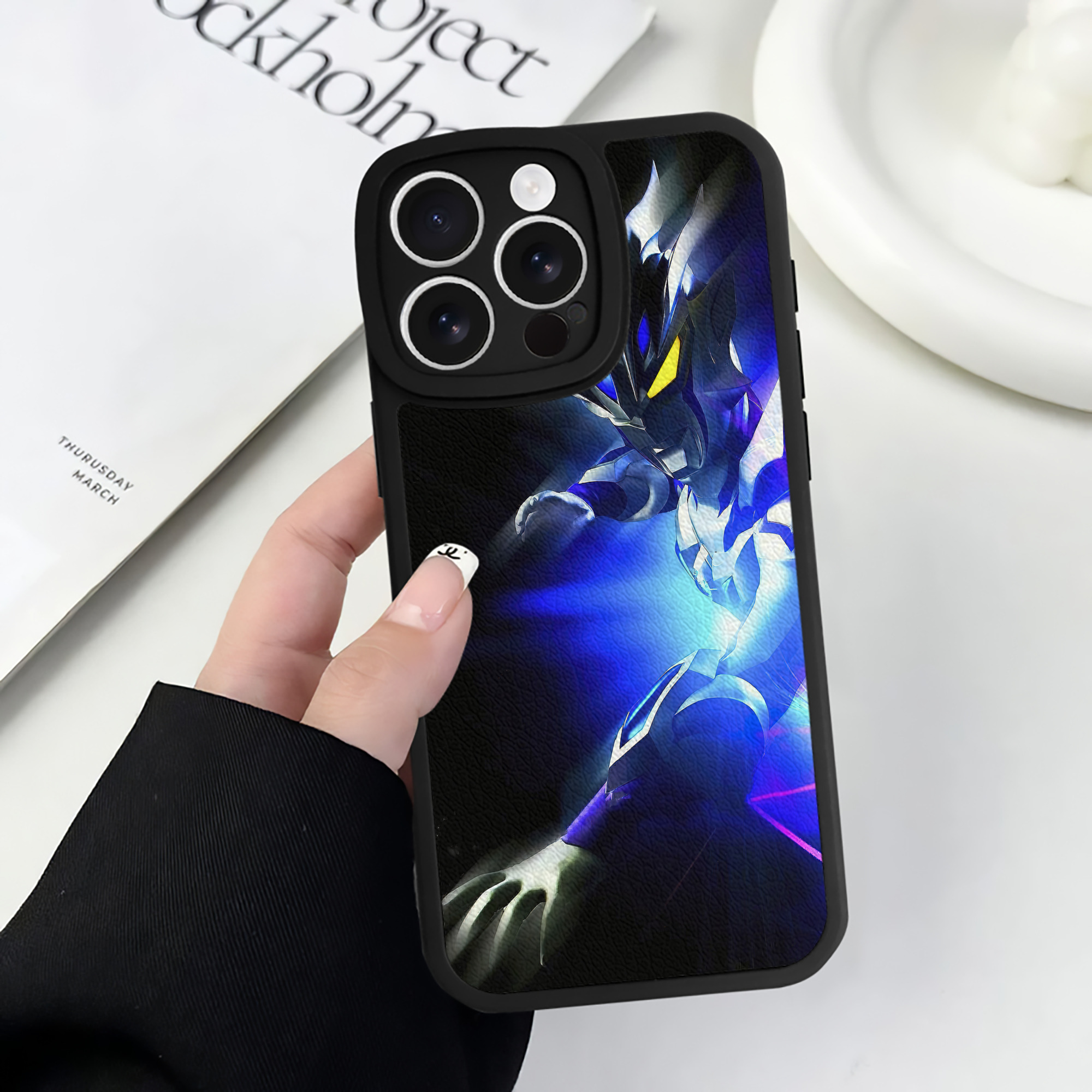 （画像用） ウルトラマン Ultraman 【iPhone 16シリーズ対応】シリコンスマホケース（レザー調） 材質：シリコン